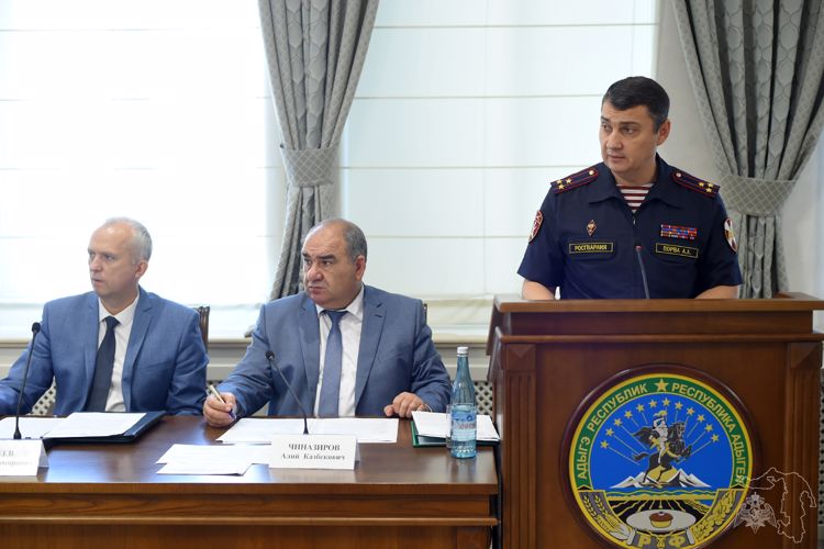 Начальник адыгейского управления Росгвардии доложил главе республики об итогах проверок образовательных учреждений