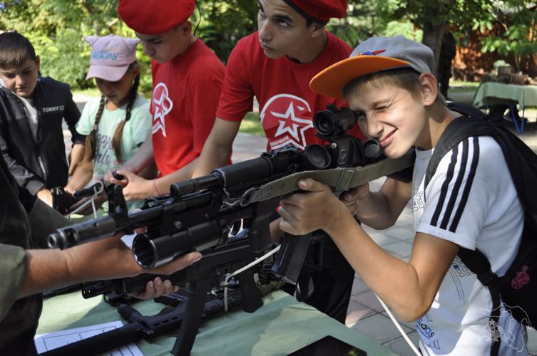 Акция «Каникулы с Росгвардией» прошла в детском оздоровительном лагере Адыгеи