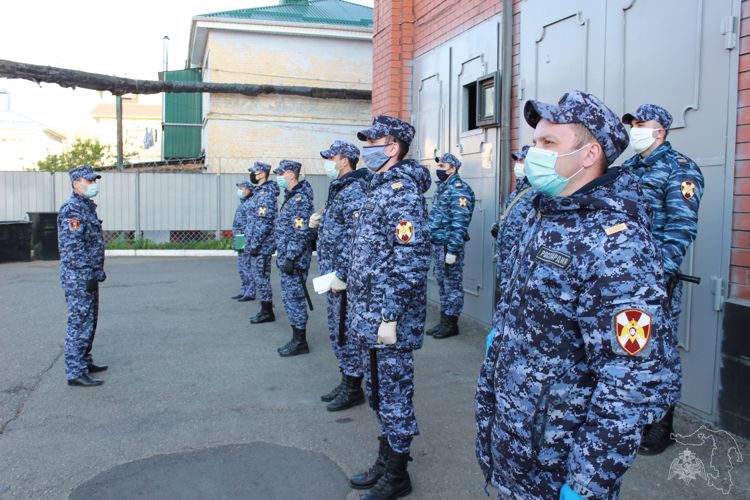 В Адыгее росгвардейцы напоминают гражданам о необходимости оставаться дома в период эпидемии коронавируса