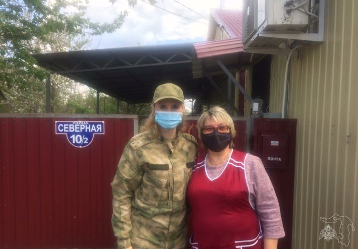 В АДЫГЕЕ РОСГВАРДЕЙЦЫ НАВЕСТИЛИ МАТЬ ПОГИБШЕГО СОСЛУЖИВЦА