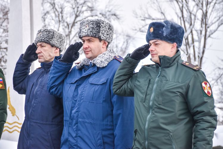 Сотрудники Росгвардии почтили память советских воинов, освобождавших Адыгею от немецко-фашистских захватчиков