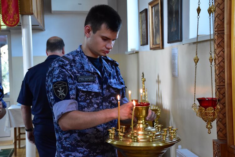В Адыгее росгвардейцы приняли участие в молебне в честь своего небесного покровителя 