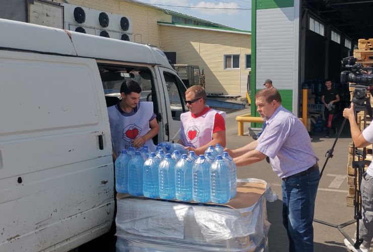 Росгвардейцы участвующие в спецоперации получили продуктовые наборы и воду от представителей регионального отделения Партии пенсионеров
