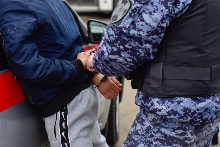 Разыскиваемого за кражу мужчину задержали росгвардейцы в Адыгее