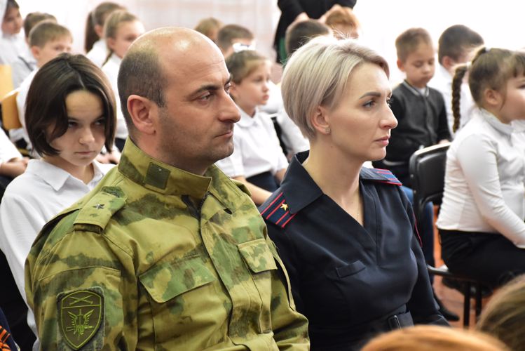 Сотрудники и военнослужащие Росгвардии Адыгеи приняли участие в памятном мероприятии посвященное 80-летию Сталинградской битвы