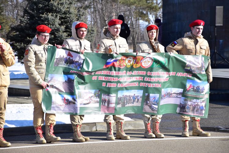 Сотрудники Росгвардии приняли участие в торжественной церемонии возложения цветов к Вечному огню в Майкопе
