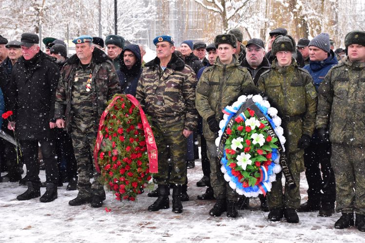 Память павших воинов-интернационалистов почтили офицеры Росгвардии в Адыгее