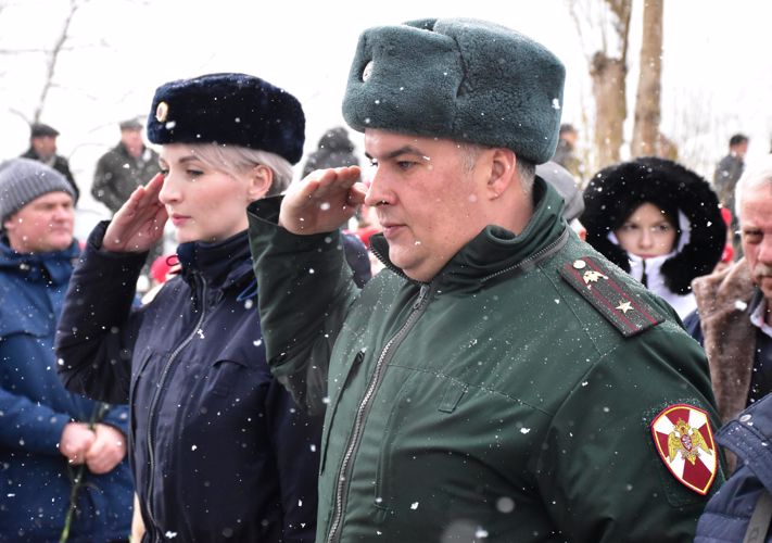 Память павших воинов-интернационалистов почтили офицеры Росгвардии в Адыгее