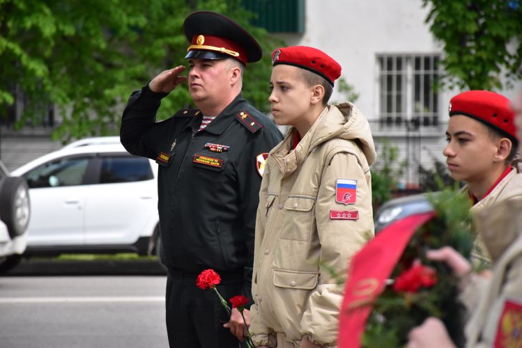 Память жертв аварии на Чернобыльской АЭС почтили росгвардейцы в Майкопе 