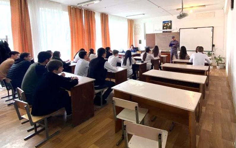 Патриотическое мероприятие организовали росгвардейцы для школьников в Адыгее 