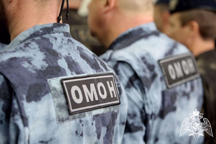 В Адыгее Росгвардия приняла участие в обеспечении правопорядка в период проведения торжественных линеек 