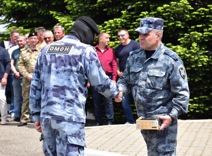 Начальник Управления Росгвардии в Адыгее поздравил с днем образования ОМОН «Фишт»