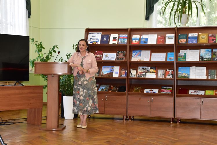 В Адыгее сотрудники Росгвардии стали гостями открытой лекции и книжной выставки  к Дню России