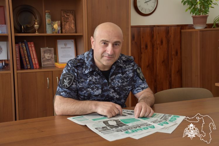 Офицер Росгвардии в Адыгее стал гостем редакции республиканской газеты