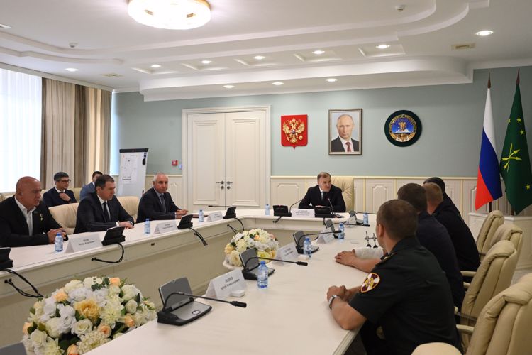 Представителей Росгвардии, удостоенных государственных наград, поздравил глава Адыгеи 