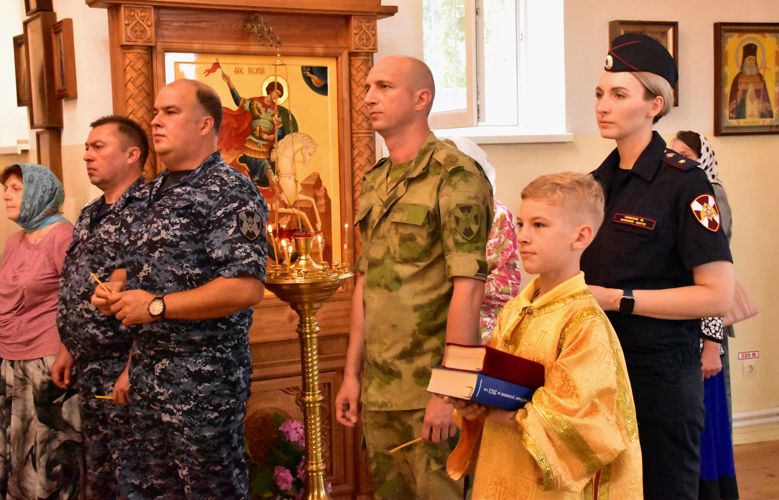 Молебен в День памяти князя Владимира посетили росгвардейцы Адыгеи