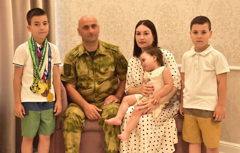 Поздравления с Днем семьи любви и верности принимает многодетная семья сотрудника Росгвардии из Адыгеи