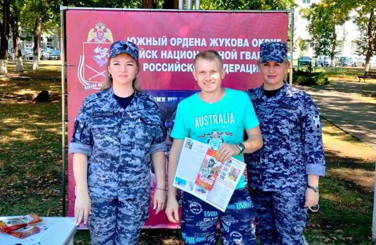 Росгвардейцы открыли в Майкопе мобильный пункт приема граждан на службу по контракту
