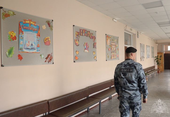 В День знаний сотрудники Росгвардии обеспечили общественный правопорядок в Адыгее