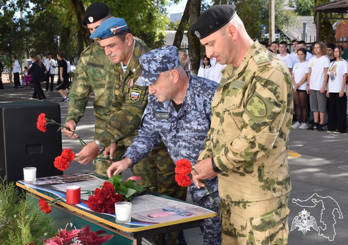 Росгвардейцы и майкопские школьники посвятили памятное мероприятие Герою России – бойцу ОМОН 