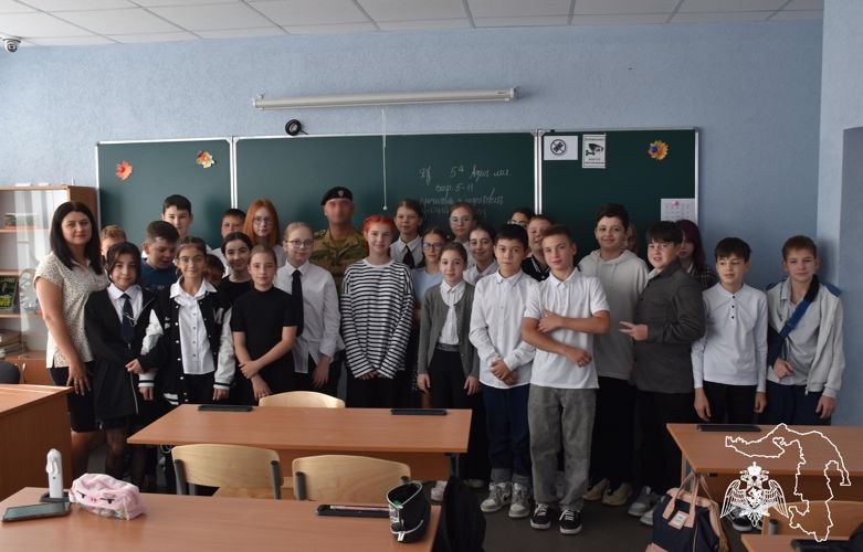 Бойцы ОМОН «Фишт» поздравили с днем рождения дочь погибшего сослуживца