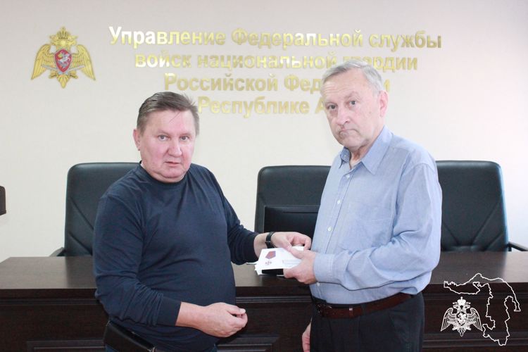 Памятные медали вручили членам совета ветеранов территориального управления Росгвардии в Майкопе