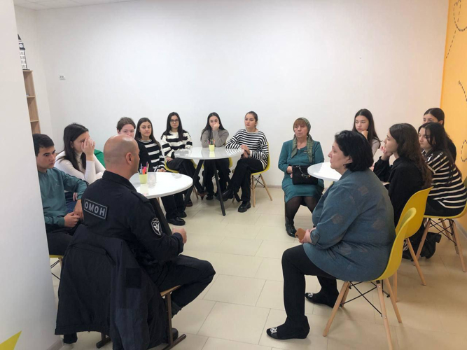 Патриотические мероприятия, приуроченные ко Дню героев Отечества, провели росгвардейцы в Адыгее 