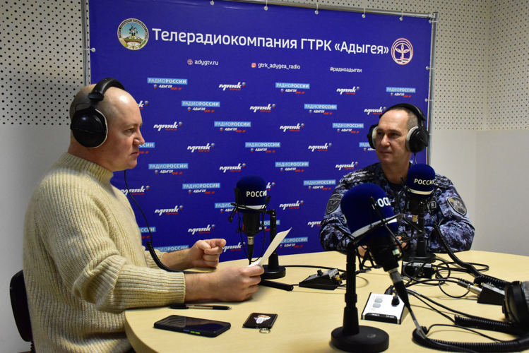 Представитель Росгвардии рассказал радиослушателям об итогах проверок владельцев оружия в Адыгее