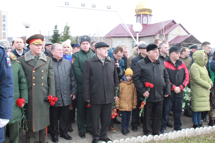 Память воинов 131 Майкопской мотострелковой бригады почтили офицеры Росгвардии в Адыгее