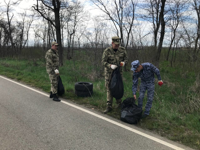 Росгвардейцы присоединились к общереспубликанскому субботнику в Адыгее