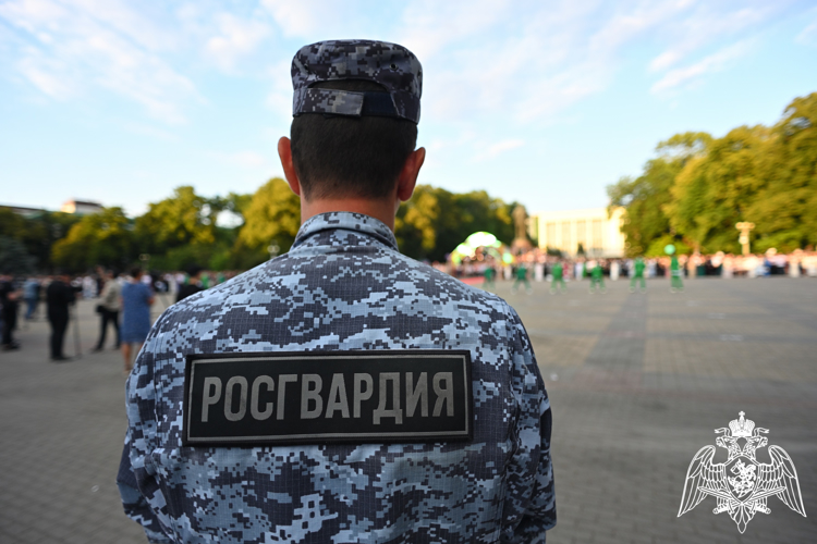 Безопасность республиканского выпускного бала обеспечили росгвардейцы в Адыгее