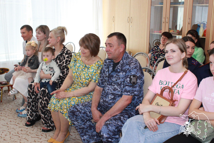 В Адыгее Росгвардия поздравила воспитанников республиканского Дома ребенка