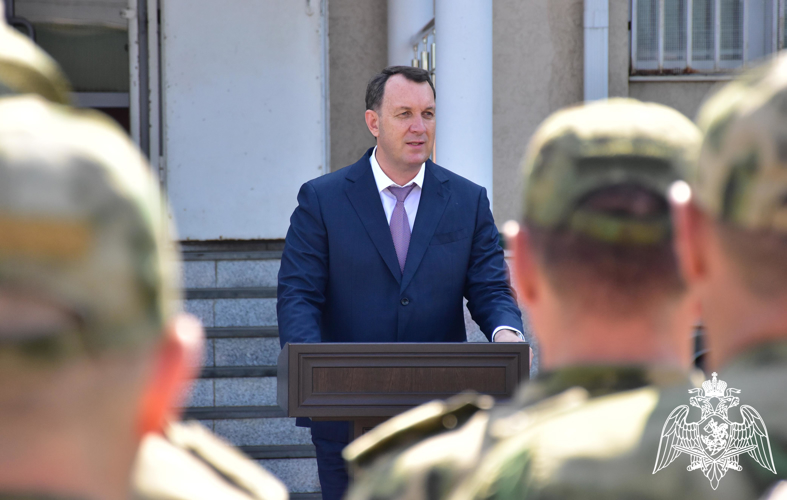 Государственную награду и знаки отличия полицейского спецназа вручили росгвардейцам в Адыгее