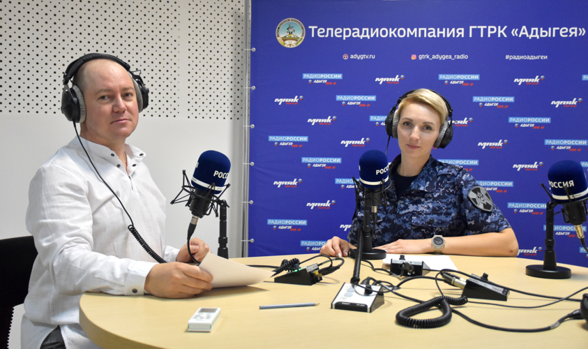 Офицер Росгвардии рассказала майкопским радиослушателям об особенностях в сфере контроля за оборотом оружия