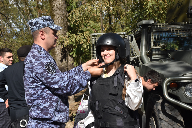 В Адыгее Росгвардия провела профориентационные мероприятия для школьников и студентов 