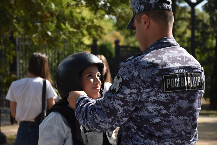 В Адыгее Росгвардия провела профориентационные мероприятия для школьников и студентов 
