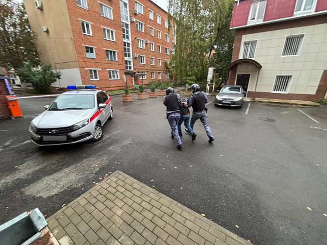 Условного злоумышленника задержали сотрудники вневедомственной охраны в ходе межведомственной тренировки в Адыгее