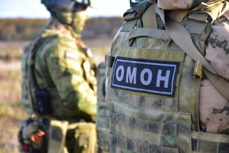 При содействии ОМОН Росгвардии проведены обыски по факту порчи земли в Адыгее