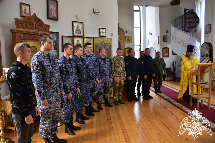В Адыгее росгвардейцы почтили память сотрудников погибших при исполнении служебного долга
