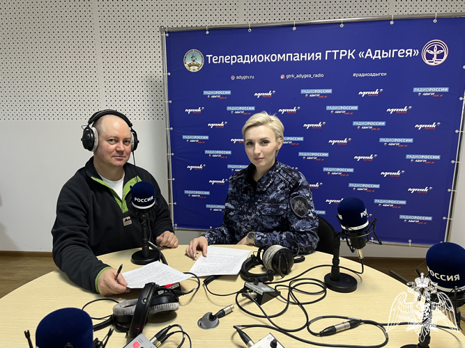 Об особенностях в сфере контроля за оборотом оружия майкопским радиослушателям рассказала офицер Росгвардии 