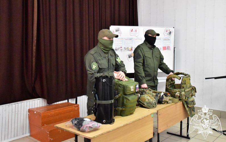 Урок мужества провели сотрудники СОБР «Оштен» Росгвардии в Адыгее