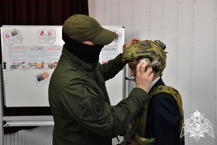 Урок мужества провели сотрудники СОБР «Оштен» Росгвардии в Адыгее
