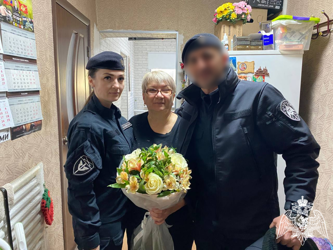 Росгвардейцы в Адыгее навестили маму погибшего сослуживца – Героя России прапорщика полиции Артема Гармаша