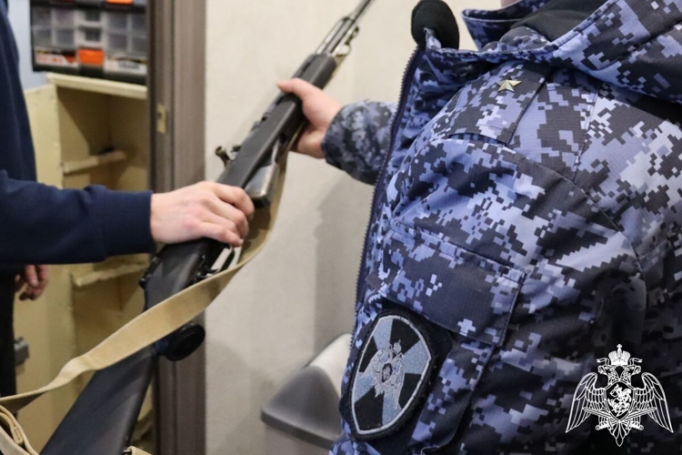 Около 150 ружей от жителей Адыгеи передала Росгвардия участникам СВО 