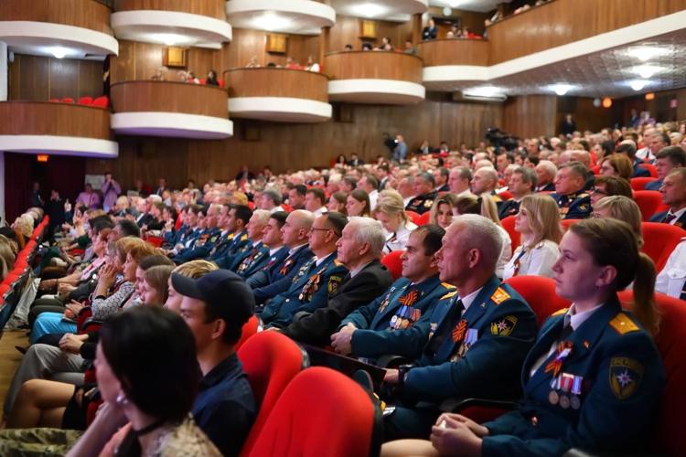 Представители Росгвардии приняли участие в торжественном собрании, посвященном Дню Победы в Адыгее
