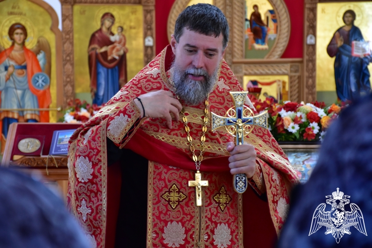 Сотрудники Росгвардии посетили Храм Георгия Победоносца в Адыгее