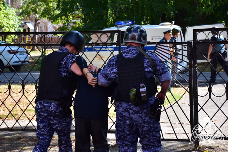 Росгвардия приняла участие в учениях по защите школ от вооруженного нападения в Адыгее 