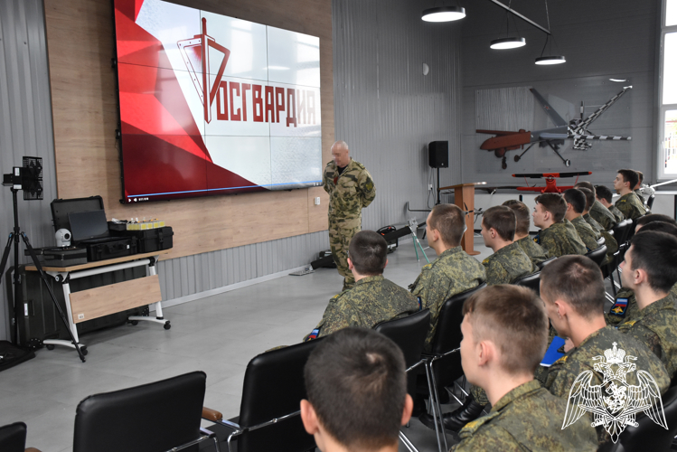Офицеры Росгвардии встретились с курсантами военного учебного центра в Адыгее