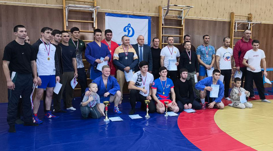 В Адыгее команда Росгвардии стала призером в чемпионате по самбо 