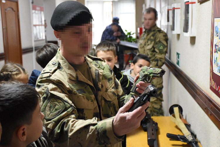 День открытых дверей для школьников прошел в адыгейском ОМОН «Фишт»